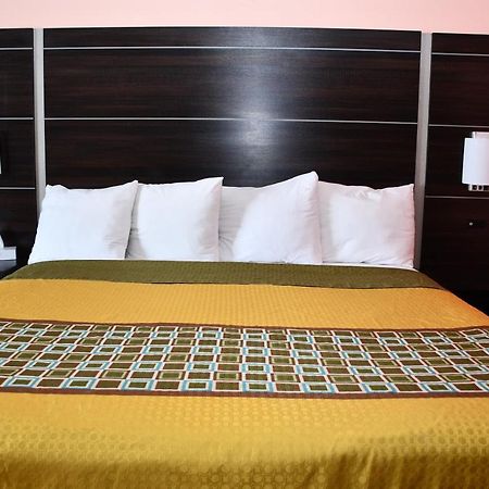 Regency Inn & Suites Faribault מראה חיצוני תמונה