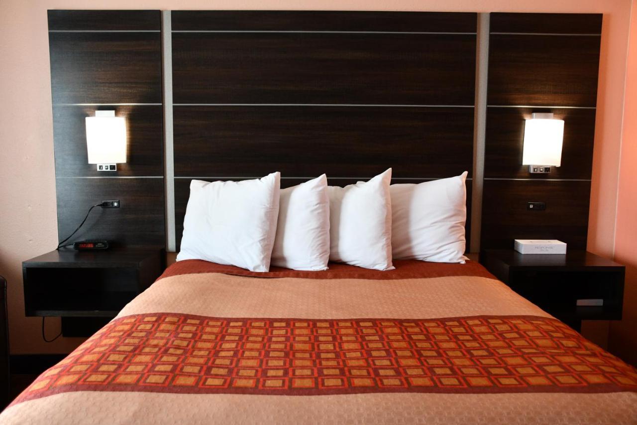 Regency Inn & Suites Faribault מראה חיצוני תמונה
