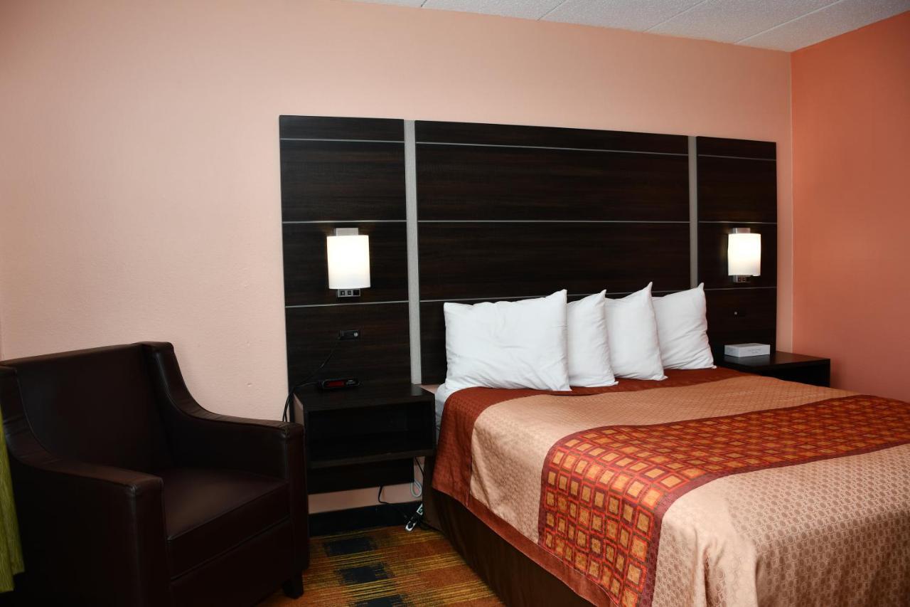 Regency Inn & Suites Faribault מראה חיצוני תמונה