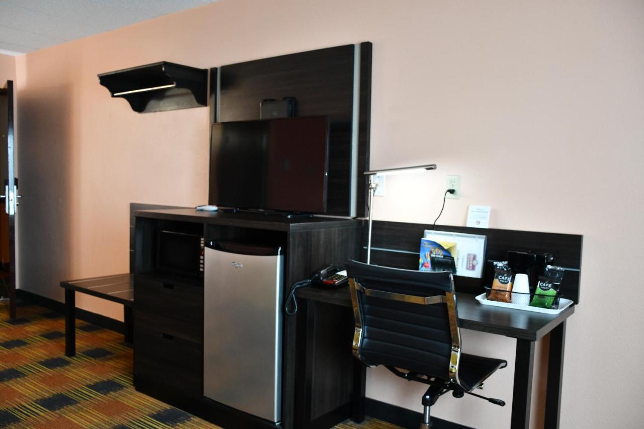 Regency Inn & Suites Faribault מראה חיצוני תמונה